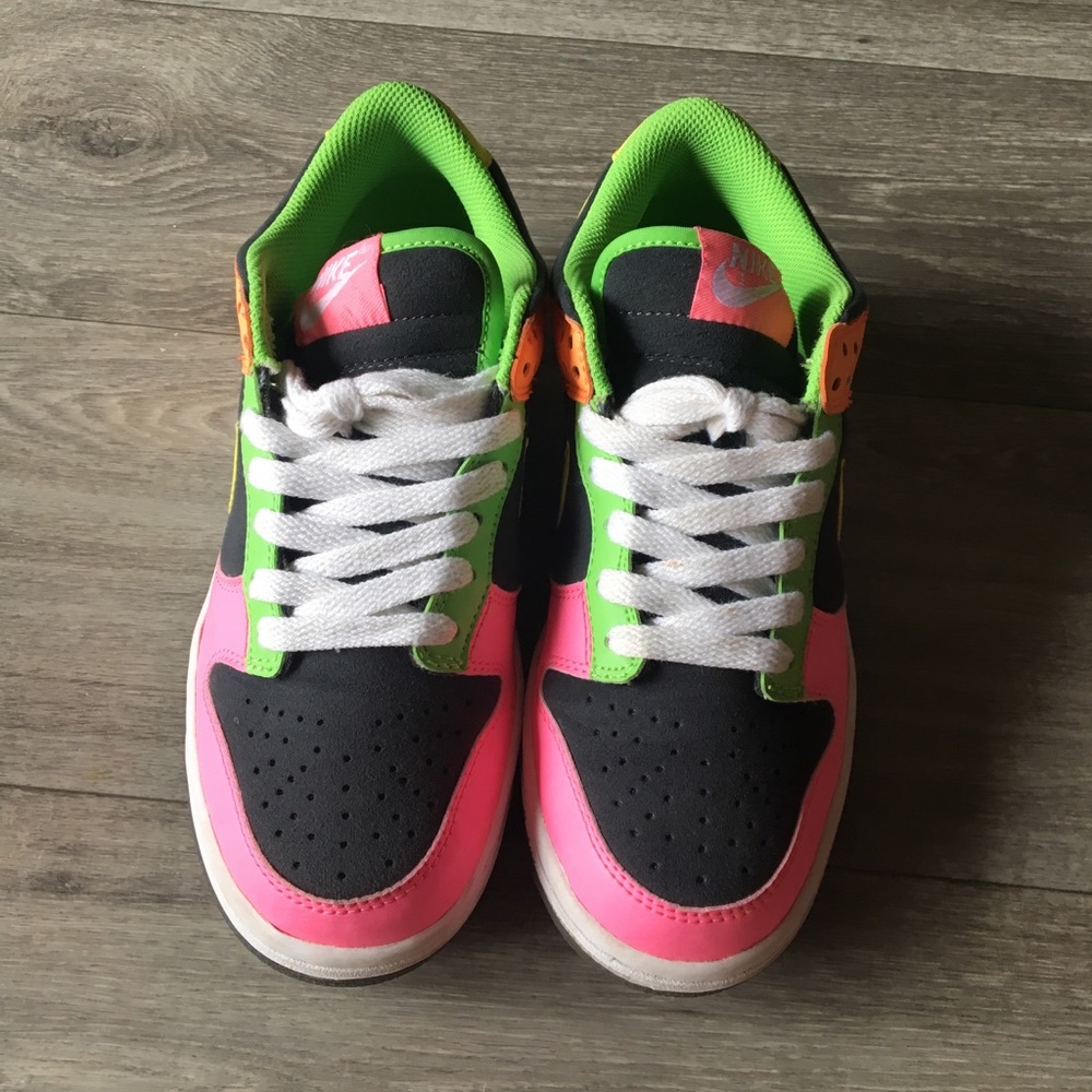 Nike Dunk Low - Picture 2 of 8